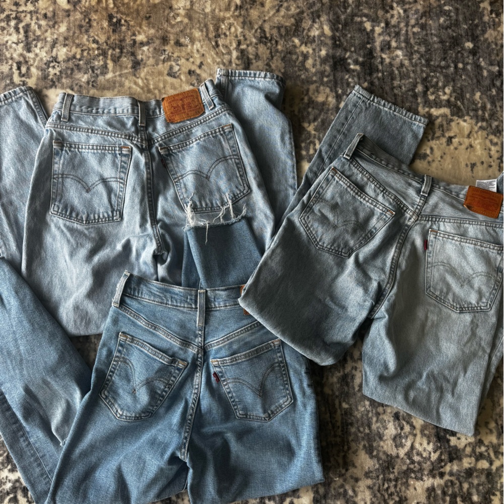 ❗️SOLD❗️3 pairs of Levi jeans- perfect condition